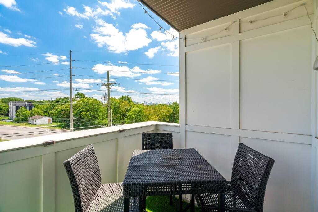 King Bed, Balcony, Covered Patio & Firepit! 8 Minutes From Broadway 내슈빌 외부 사진