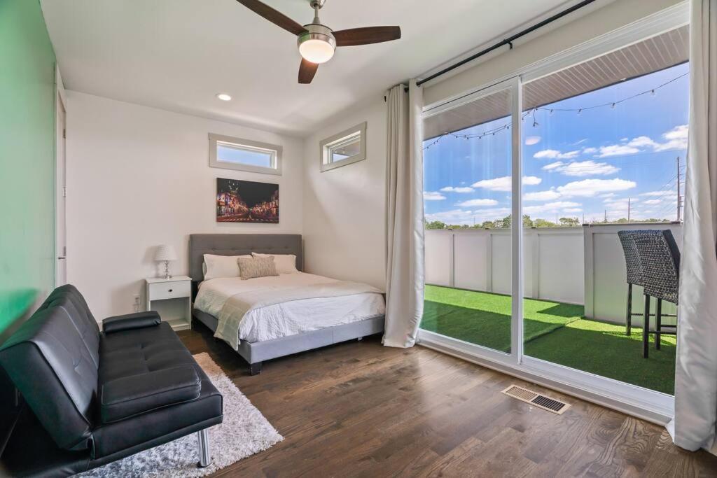 King Bed, Balcony, Covered Patio & Firepit! 8 Minutes From Broadway 내슈빌 외부 사진