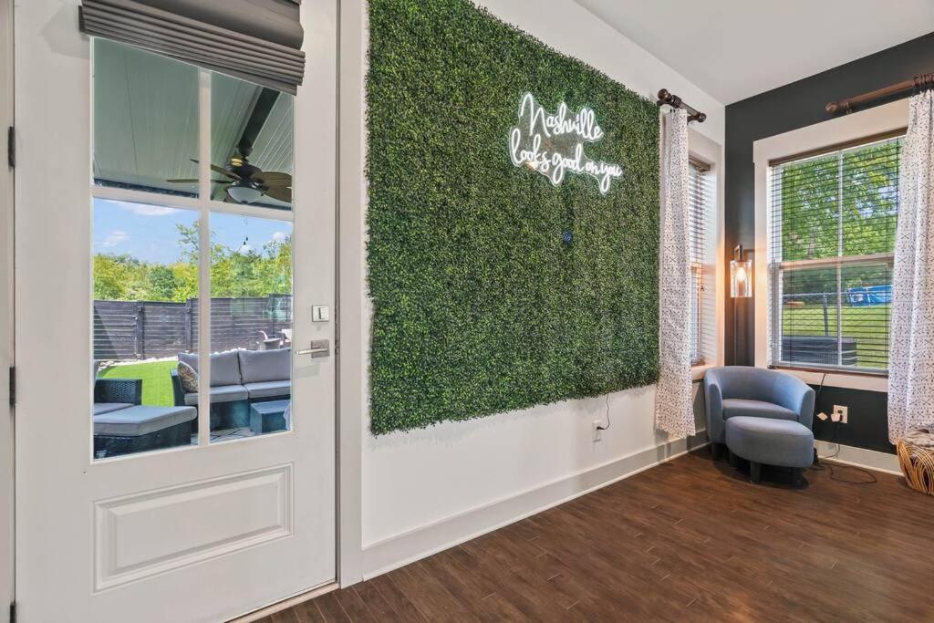 King Bed, Balcony, Covered Patio & Firepit! 8 Minutes From Broadway 내슈빌 외부 사진